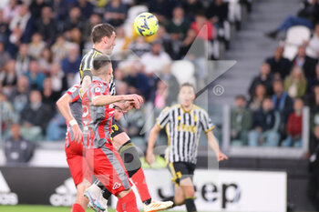 2023-05-14 - Dušan Vlahović (Juventus FC) kicks the ball on head - JUVENTUS FC VS US CREMONESE - ITALIAN SERIE A - SOCCER