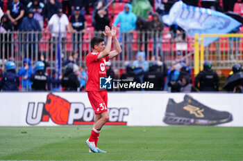 2023-05-14 - Matteo Pessina (AC Monza) claps his hands to AC Monza supporters - AC MONZA VS SSC NAPOLI - ITALIAN SERIE A - SOCCER