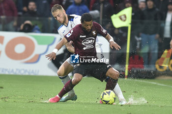 2023-05-13 - Teun Koopmeiners of Atalanta BC competes for the ball with Tonny Vilhena of US Salernitana during the Serie A match between US Salernitana 1919 vs Atalanta BC at Arechi Stadium - US SALERNITANA VS ATALANTA BC - ITALIAN SERIE A - SOCCER