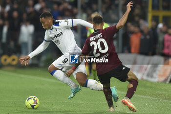 2023-05-13 - Luisi Muriel of Atalanta BC competes for the ball with Grigoris Kastanos of US Salernitana during the Serie A match between US Salernitana 1919 vs Atalanta BC at Arechi Stadium - US SALERNITANA VS ATALANTA BC - ITALIAN SERIE A - SOCCER