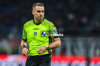 2023-05-20 - Referee Francesco Fourneau in action during Serie A 2022/23 football match between AC Milan and UC Sampdoria at San Siro Stadium, Milan, Italy on May 20, 2023 - AC MILAN VS UC SAMPDORIA - ITALIAN SERIE A - SOCCER