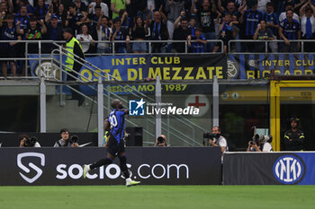 2023-05-27 - Romelu Lukaku of FC Internazionale celebrates after scoring a goal during Serie A 2022/23 football match between FC Internazionale and Atalanta BC at Giuseppe Meazza Stadium, Milan, Italy on May 27, 2023 - INTER - FC INTERNAZIONALE VS ATALANTA BC - ITALIAN SERIE A - SOCCER