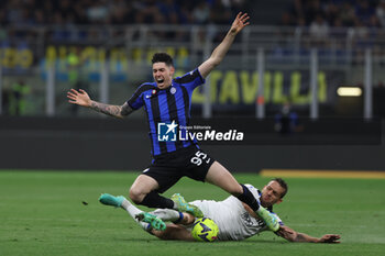 2023-05-27 - Alessandro Bastoni of FC Internazionale competes for the ball with Rafael Toloi of Atalanta BC during Serie A 2022/23 football match between FC Internazionale and Atalanta BC at Giuseppe Meazza Stadium, Milan, Italy on May 27, 2023 - INTER - FC INTERNAZIONALE VS ATALANTA BC - ITALIAN SERIE A - SOCCER