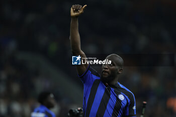 2023-05-27 - Romelu Lukaku of FC Internazionale celebrates the victory at the end of the match during Serie A 2022/23 football match between FC Internazionale and Atalanta BC at Giuseppe Meazza Stadium, Milan, Italy on May 27, 2023 - INTER - FC INTERNAZIONALE VS ATALANTA BC - ITALIAN SERIE A - SOCCER