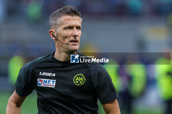 2023-05-27 - Referee Daniele Orsato looks on during Serie A 2022/23 football match between FC Internazionale and Atalanta BC at Giuseppe Meazza Stadium, Milan, Italy on May 27, 2023 - INTER - FC INTERNAZIONALE VS ATALANTA BC - ITALIAN SERIE A - SOCCER