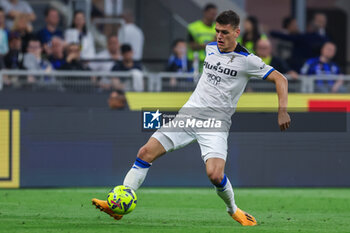 2023-05-27 - Joakim Maehle of Atalanta BC in action during Serie A 2022/23 football match between FC Internazionale and Atalanta BC at Giuseppe Meazza Stadium, Milan, Italy on May 27, 2023 - INTER - FC INTERNAZIONALE VS ATALANTA BC - ITALIAN SERIE A - SOCCER