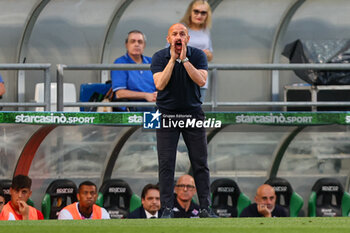 2023-06-02 - Vincenzo Italiano of ACF Fiorentina shouts instructions to his players during the Serie A match between U.S. Sassuolo Calcio and ACF Fiorentina at Mapei Stadium-Citta del Tricolore on June 2, 2023 in Reggio Emilia, Italy. - US SASSUOLO VS ACF FIORENTINA - ITALIAN SERIE A - SOCCER