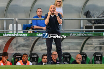 2023-06-02 - Vincenzo Italiano of ACF Fiorentina shouts instructions to his players during the Serie A match between U.S. Sassuolo Calcio and ACF Fiorentina at Mapei Stadium-Citta del Tricolore on June 2, 2023 in Reggio Emilia, Italy. - US SASSUOLO VS ACF FIORENTINA - ITALIAN SERIE A - SOCCER