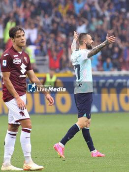 2023-06-03 - Marcelo Brozovic (FC Internazionale) celebrates the goal and Samuele Ricci (Torino FC) disappointed - TORINO FC VS INTER - FC INTERNAZIONALE - ITALIAN SERIE A - SOCCER