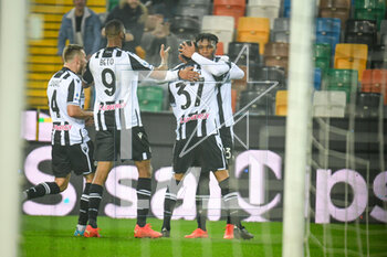 2023-01-04 - Udinese's Roberto Maximiliano Pereyra celebrates after scoring a goal with teammates - UDINESE CALCIO VS EMPOLI FC - ITALIAN SERIE A - SOCCER