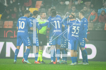 2023-01-04 - Empoli players protest with the referee of the match Marco Serra after Empoli's Jean-Daniel Akpa-Akpro was send off - UDINESE CALCIO VS EMPOLI FC - ITALIAN SERIE A - SOCCER