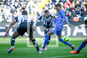 2023-02-12 - Udinese's Roberto Maximiliano Pereyra in action against Sassuolo's Ruan Tressoldi - UDINESE CALCIO VS US SASSUOLO - ITALIAN SERIE A - SOCCER