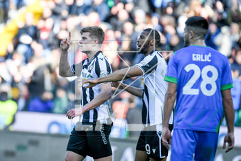 2023-02-12 - Udinese's Jaka Bijol celebrates after scoring a goal with teammates - UDINESE CALCIO VS US SASSUOLO - ITALIAN SERIE A - SOCCER
