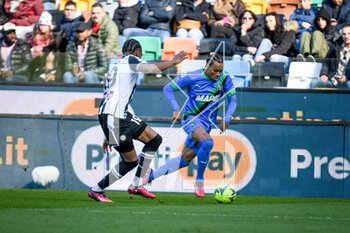2023-02-12 - Sassuolo's Armand Lauriente in action against Udinese's Kingsley Ehizibue - UDINESE CALCIO VS US SASSUOLO - ITALIAN SERIE A - SOCCER