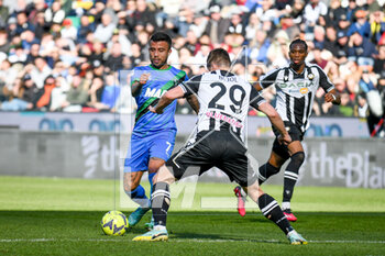 2023-02-12 - Sassuolo's Matheus Henrique in action against Udinese's Jaka Bijol - UDINESE CALCIO VS US SASSUOLO - ITALIAN SERIE A - SOCCER