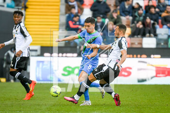 2023-02-12 - Udinese's Enzo Ebosse in action against Sassuolo's Abdou Harroui - UDINESE CALCIO VS US SASSUOLO - ITALIAN SERIE A - SOCCER