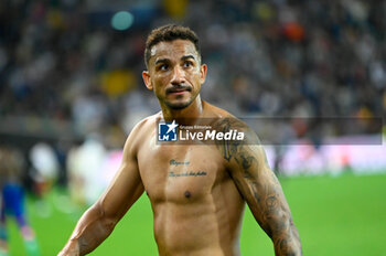 2023-06-04 - Juventus’s Danilo Luiz portrait greets the fans at the end of the match - UDINESE CALCIO VS JUVENTUS FC - ITALIAN SERIE A - SOCCER