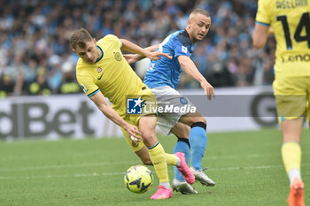 2023-05-21 - Nicolo' Barella of FC Internazionale competes for the ball with Stanislav Lobotka of SSC Napoli during the Serie A match between SSC Napoli vs FC Inter at Diego Armando Maradona Stadium - SSC NAPOLI VS INTER - FC INTERNAZIONALE - ITALIAN SERIE A - SOCCER