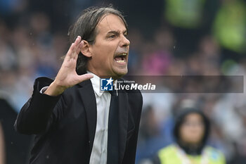 2023-05-21 - Coach Simone Inzaghi of FC Internazionale gesticulates during the Serie A match between SSC Napoli vs FC Inter at Diego Armando Maradona Stadium - SSC NAPOLI VS INTER - FC INTERNAZIONALE - ITALIAN SERIE A - SOCCER