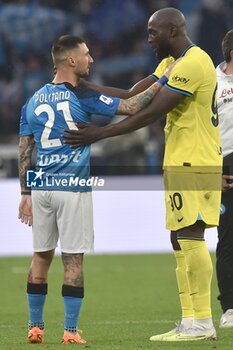 2023-05-21 - Romelu Lukaku of FC Internazionale say goodbye at the end of the race Matteo Politano of SSC Napoli during the Serie A match between SSC Napoli vs FC Inter at Diego Armando Maradona Stadium - SSC NAPOLI VS INTER - FC INTERNAZIONALE - ITALIAN SERIE A - SOCCER