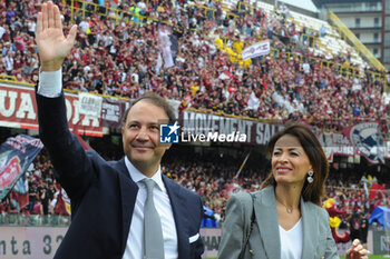2023-05-27 - The president of US Salernitana 1919 with his wife thanks his fans during the Serie A match between US Salernitana 1919 vs Udinese Calcio at Arechi Stadium - US SALERNITANA VS UDINESE CALCIO - ITALIAN SERIE A - SOCCER