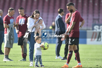 2023-05-27 - Dylan Bronn of US Salernitana with his son at the and the Serie A match between US Salernitana 1919 vs Udinese Calcio at Arechi Stadium - US SALERNITANA VS UDINESE CALCIO - ITALIAN SERIE A - SOCCER