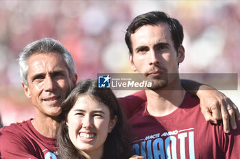 2023-05-27 - Paulo Sosa Coach of US Salernitana with his family at the and of the Serie A match between US Salernitana 1919 vs Udinese Calcio at Arechi Stadium - US SALERNITANA VS UDINESE CALCIO - ITALIAN SERIE A - SOCCER
