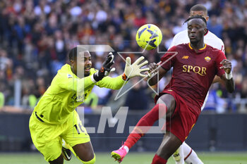 2023-04-29 - Mike Maignan of A.C. Milan and Tammy Abraham of A.S. Roma during the 32th day of the Serie A Championship between A.S. Roma vs A.C. Milan on April 29, 2023 at the Stadio Olimpico in Rome, Italy. - AS ROMA VS AC MILAN - ITALIAN SERIE A - SOCCER