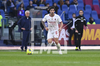 2023-04-29 - Sandro Tonali of A.C. Milan during the 32th day of the Serie A Championship between A.S. Roma vs A.C. Milan on April 29, 2023 at the Stadio Olimpico in Rome, Italy. - AS ROMA VS AC MILAN - ITALIAN SERIE A - SOCCER