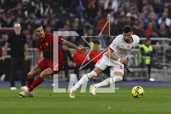 2023-04-29 - Lorenzo Pellegrini of A.S. Roma and Rade Krunic of A.C. Milan during the 32th day of the Serie A Championship between A.S. Roma vs A.C. Milan on April 29, 2023 at the Stadio Olimpico in Rome, Italy. - AS ROMA VS AC MILAN - ITALIAN SERIE A - SOCCER