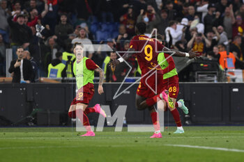 2023-04-29 - Tammy Abraham of A.S. Roma celebrates after scoring the 1-0 during the 32th day of the Serie A Championship between A.S. Roma vs A.C. Milan on April 29, 2023 at the Stadio Olimpico in Rome, Italy. - AS ROMA VS AC MILAN - ITALIAN SERIE A - SOCCER