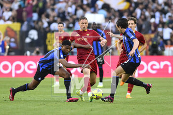 2023-05-06 - Nemanja Matic of A.S. Roma and Denzel Dumfries of F.C. Inter during the 34th day of the Serie A Championship between A.S. Roma vs F.C. Inter on May 6, 2023 at the Stadio Olimpico in Rome, Italy. - AS ROMA VS INTER - FC INTERNAZIONALE - ITALIAN SERIE A - SOCCER