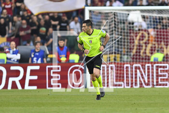 2023-05-06 - Referee Fabio Maresca during the 34th day of the Serie A Championship between A.S. Roma vs F.C. Inter on May 6, 2023 at the Stadio Olimpico in Rome, Italy. - AS ROMA VS INTER - FC INTERNAZIONALE - ITALIAN SERIE A - SOCCER