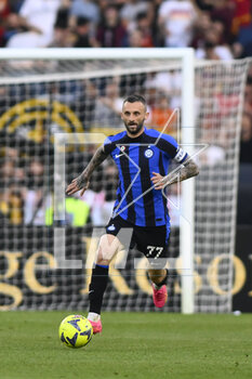 2023-05-06 - Marcelo Brozovic of F.C. Inter during the 34th day of the Serie A Championship between A.S. Roma vs F.C. Inter on May 6, 2023 at the Stadio Olimpico in Rome, Italy. - AS ROMA VS INTER - FC INTERNAZIONALE - ITALIAN SERIE A - SOCCER
