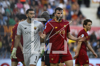 2023-05-06 - Rui Patricio and Bryan Cristante of A.S. Roma during the 34th day of the Serie A Championship between A.S. Roma vs F.C. Inter on May 6, 2023 at the Stadio Olimpico in Rome, Italy. - AS ROMA VS INTER - FC INTERNAZIONALE - ITALIAN SERIE A - SOCCER