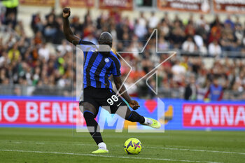 2023-05-06 - Romelu Lukaku of F.C. Inter sores the 0-2 during the 34th day of the Serie A Championship between A.S. Roma vs F.C. Inter on May 6, 2023 at the Stadio Olimpico in Rome, Italy. - AS ROMA VS INTER - FC INTERNAZIONALE - ITALIAN SERIE A - SOCCER