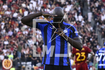 2023-05-06 - Romelu Lukaku of F.C. Inter celebrates after scoring the 0-2 during the 34th day of the Serie A Championship between A.S. Roma vs F.C. Inter on May 6, 2023 at the Stadio Olimpico in Rome, Italy. - AS ROMA VS INTER - FC INTERNAZIONALE - ITALIAN SERIE A - SOCCER