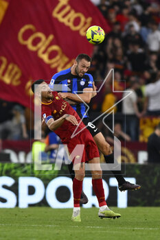 2023-05-06 - Lorenzo Pellegrini of A.S. Roma and Stefan De Vrij of F.C. Inter during the 34th day of the Serie A Championship between A.S. Roma vs F.C. Inter on May 6, 2023 at the Stadio Olimpico in Rome, Italy. - AS ROMA VS INTER - FC INTERNAZIONALE - ITALIAN SERIE A - SOCCER