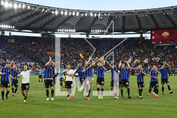 2023-05-06 - F.C. Inter greets the fans during the 34th day of the Serie A Championship between A.S. Roma vs F.C. Inter on May 6, 2023 at the Stadio Olimpico in Rome, Italy. - AS ROMA VS INTER - FC INTERNAZIONALE - ITALIAN SERIE A - SOCCER