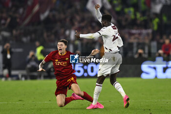 2023-05-22 - Nicola Zalewski of A.S. Roma and Boulaye Dia of U.S. Salernitana 1919 during the 36th day of the Serie A Championship between A.S. Roma vs U.S. Salernitana 1919 on May 22, 2023 at the Stadio Olimpico in Rome, Italy. - AS ROMA VS US SALERNITANA - ITALIAN SERIE A - SOCCER