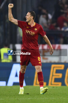 2023-05-22 - Nemanja Matic of A.S. Roma celebrates after scoring 2-2 during the 36th day of the Serie A Championship between A.S. Roma vs U.S. Salernitana 1919 on May 22, 2023 at the Stadio Olimpico in Rome, Italy. - AS ROMA VS US SALERNITANA - ITALIAN SERIE A - SOCCER