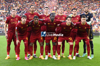 2023-05-22 - A.S. Roma line up for a team photograph during the 36th day of the Serie A Championship between A.S. Roma vs U.S. Salernitana 1919 on May 22, 2023 at the Stadio Olimpico in Rome, Italy. - AS ROMA VS US SALERNITANA - ITALIAN SERIE A - SOCCER