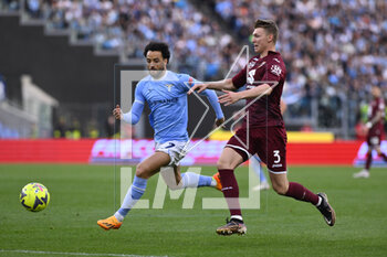 2023-04-22 - Felipe Anderson of S.S. LAZIO and Per Schuurs of Torino F.C. during the 31th day of the Serie A Championship between S.S. Lazio vs Torino F.C. on April 22, 2023 at the Stadio Olimpico in Rome, Italy. - SS LAZIO VS TORINO FC - ITALIAN SERIE A - SOCCER