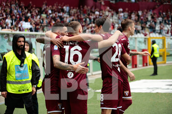 2023-05-07 - Antonio Sanabria of Torino FC celebrating with team after a goal during the Italian Serie A, football match between Torino Fc and Ac Monza on 07 of May at Stadio Olimpico Grande Torino, Turin, Italy. Photo Nderim Kaceli - TORINO FC VS AC MONZA - ITALIAN SERIE A - SOCCER