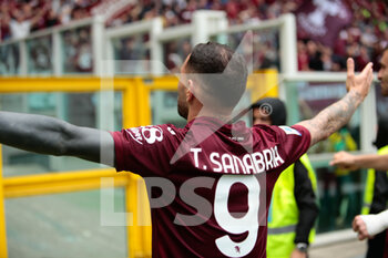 2023-05-07 - Antonio Sanabria of Torino FC celebrating with fans after a goal during the Italian Serie A, football match between Torino Fc and Ac Monza on 07 of May at Stadio Olimpico Grande Torino, Turin, Italy. Photo Nderim Kaceli - TORINO FC VS AC MONZA - ITALIAN SERIE A - SOCCER