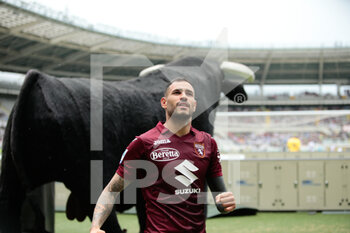 2023-05-07 - Antonio Sanabria of Torino FC celebrating with fans after a goal during the Italian Serie A, football match between Torino Fc and Ac Monza on 07 of May at Stadio Olimpico Grande Torino, Turin, Italy. Photo Nderim Kaceli - TORINO FC VS AC MONZA - ITALIAN SERIE A - SOCCER