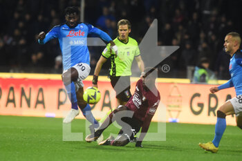 2023-01-21 - Andre’ Anguissa of SSC Napoli  competes for the ball with Grigoris Kastanos of US Salernitana   during the Serie A match between US Salernitana 1919 v SSC Napoli at Arechi  Stadium  - US SALERNITANA VS SSN NAPOLI - ITALIAN SERIE A - SOCCER