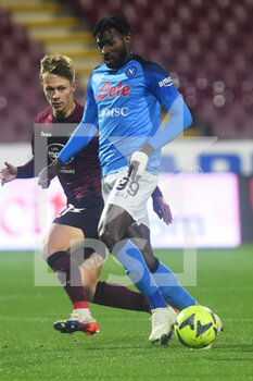 2023-01-21 - Andre’ Anguissa of SSC Napoli  competes for the ball with Hans Nicolussi Caviglia of US Salernitana  during the Serie A match between US Salernitana 1919 v SSC Napoli at Arechi  Stadium  - US SALERNITANA VS SSN NAPOLI - ITALIAN SERIE A - SOCCER