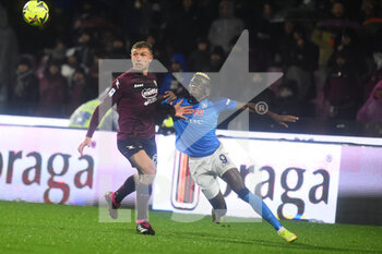 2023-01-21 - Junior Sambia of US Salernitana  competes for the ball with Victor Osimhen of SSC Napoli   during the Serie A match between US Salernitana 1919 v SSC Napoli at Arechi  Stadium  - US SALERNITANA VS SSN NAPOLI - ITALIAN SERIE A - SOCCER