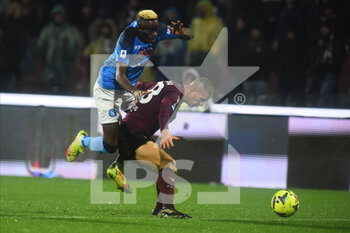 2023-01-21 - Victor Osimhen of SSC Napoli  competes for the ball with Lassana Coulibaly of US Salernitana   during the Serie A match between US Salernitana 1919 v SSC Napoli at Arechi  Stadium  - US SALERNITANA VS SSN NAPOLI - ITALIAN SERIE A - SOCCER